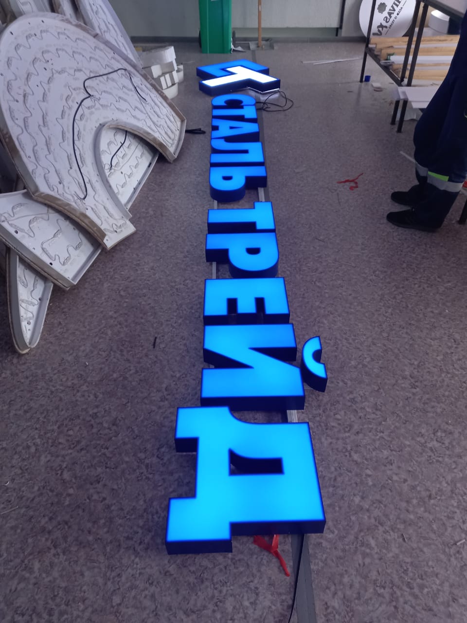 Вывески (наружные, интерьерные) Вывески (наружные, интерьерные)